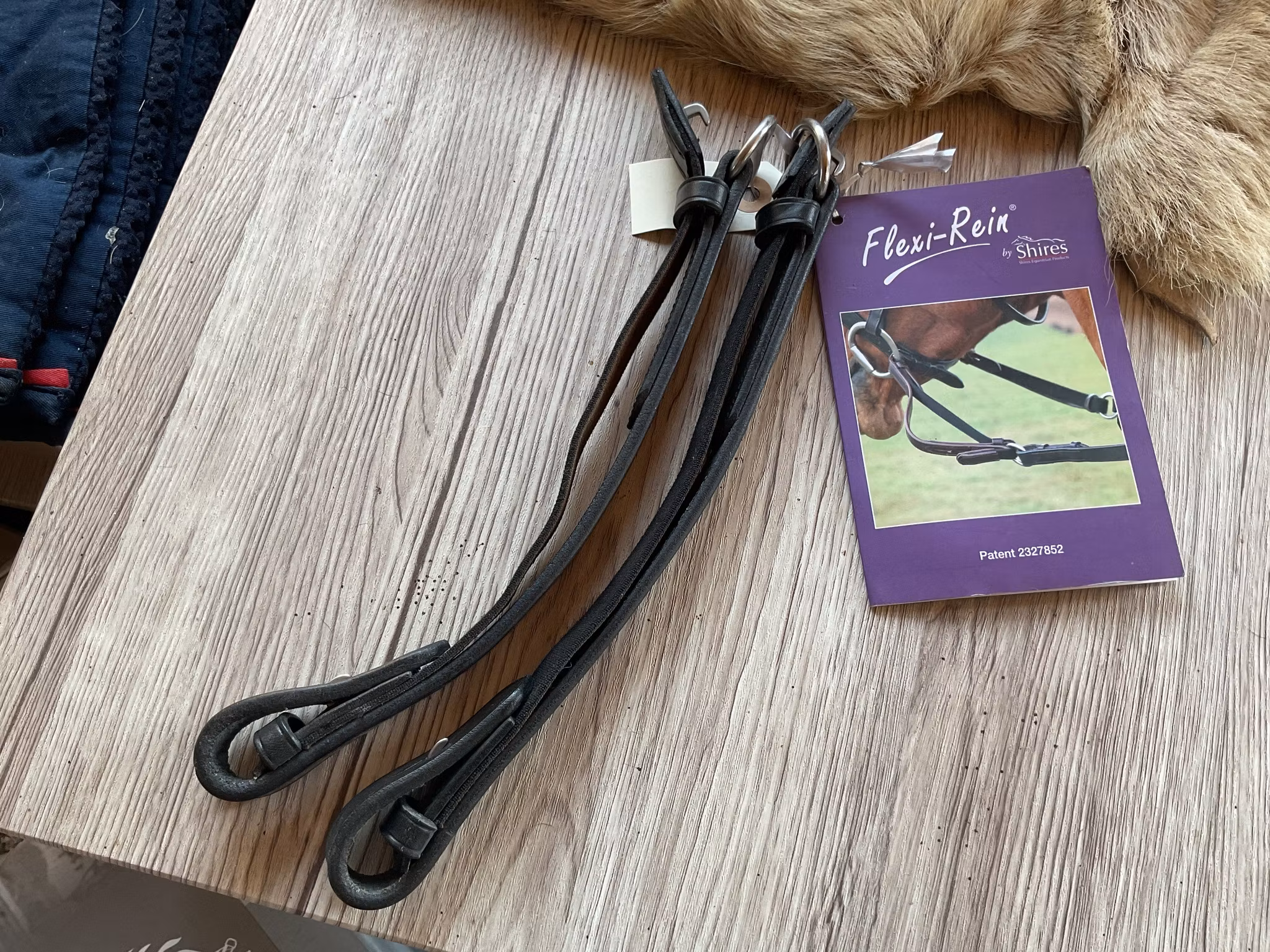 Shires flexi-rein svarta