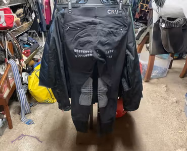 CRW ridbyxor,svarta,knägrip,stl 36