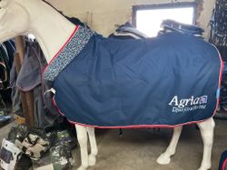 Agria stalltäcke,ca 200 gr,135 cm,nytt