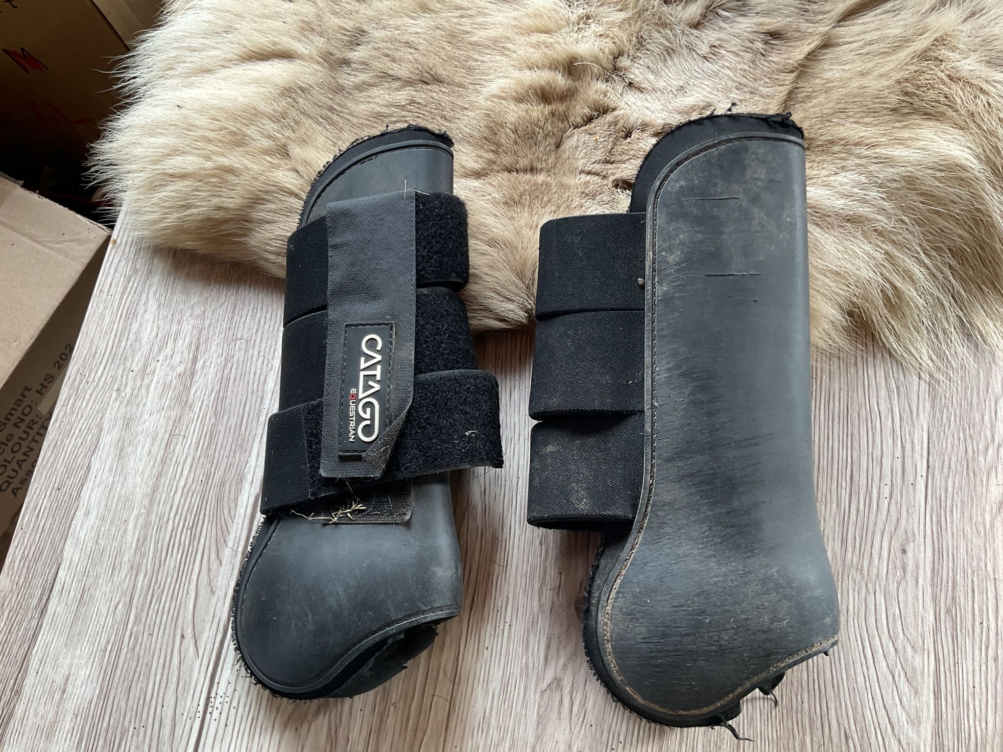 Catago benskydd,svarta, F/XF,lite slitna