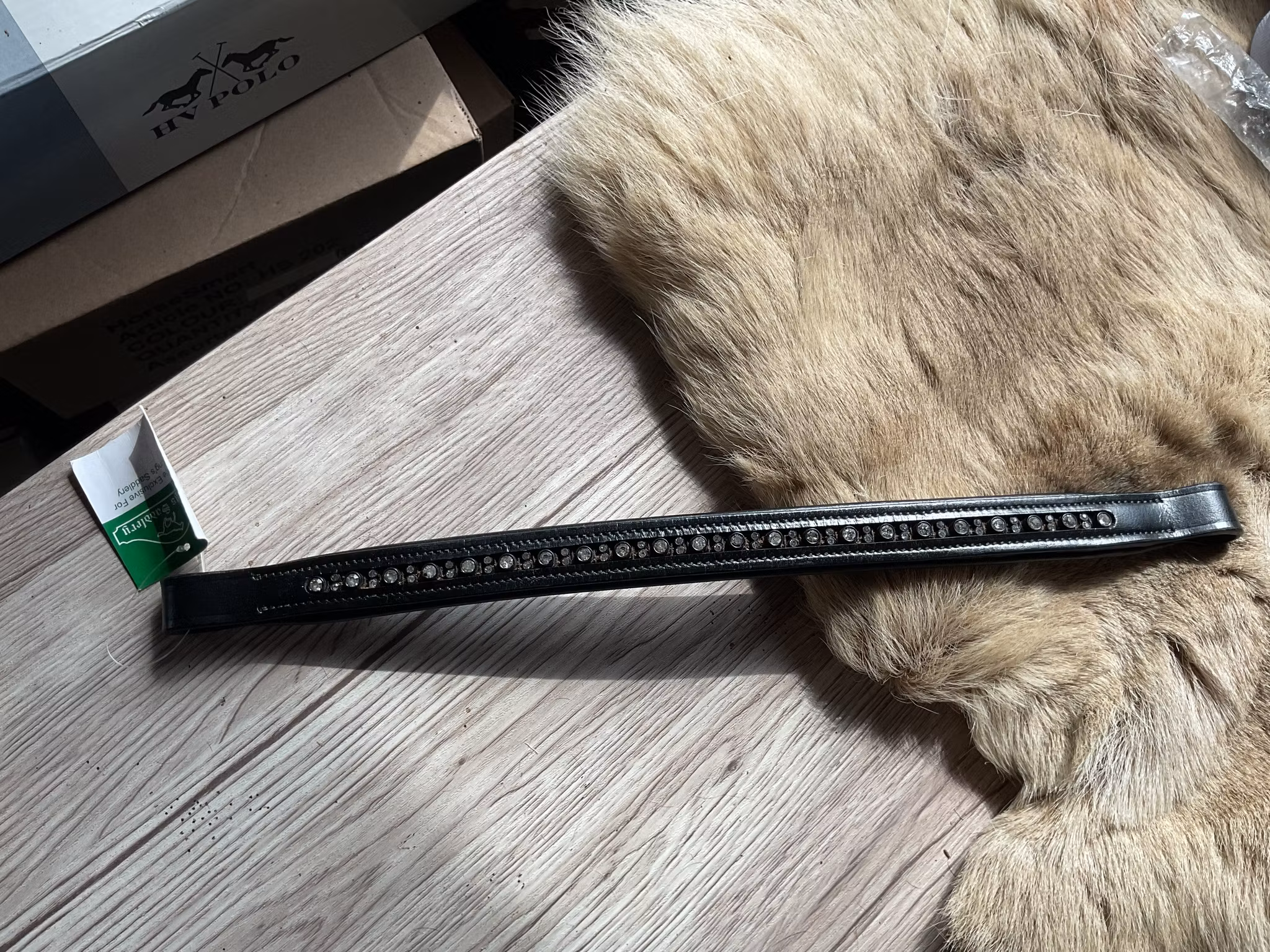 Pannband,svart med bling,f,nytt