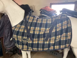 Fleecetäcke,ett hål,fattas kryssgjordar,95 cm
