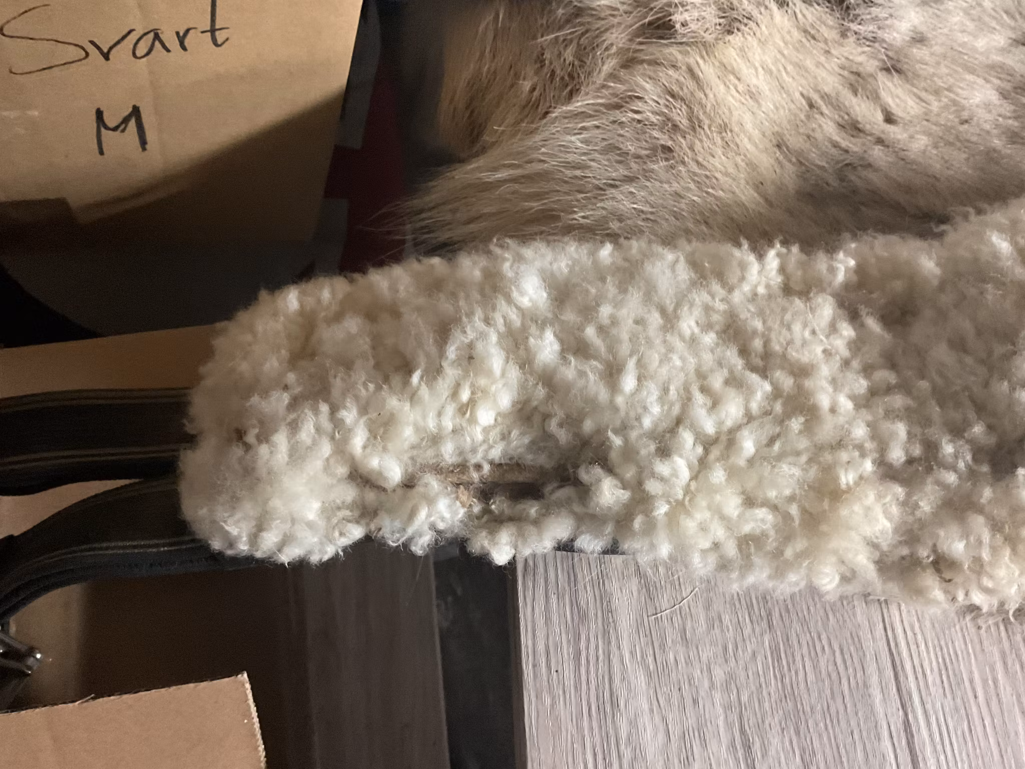 Santa cruz sadelgjord,svart med avtagbart ludd,slitet ludd,120 cm