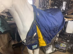 Sverigetäcket,125 cm, ca 250 gr,hål insidan vid manken,hål baktill