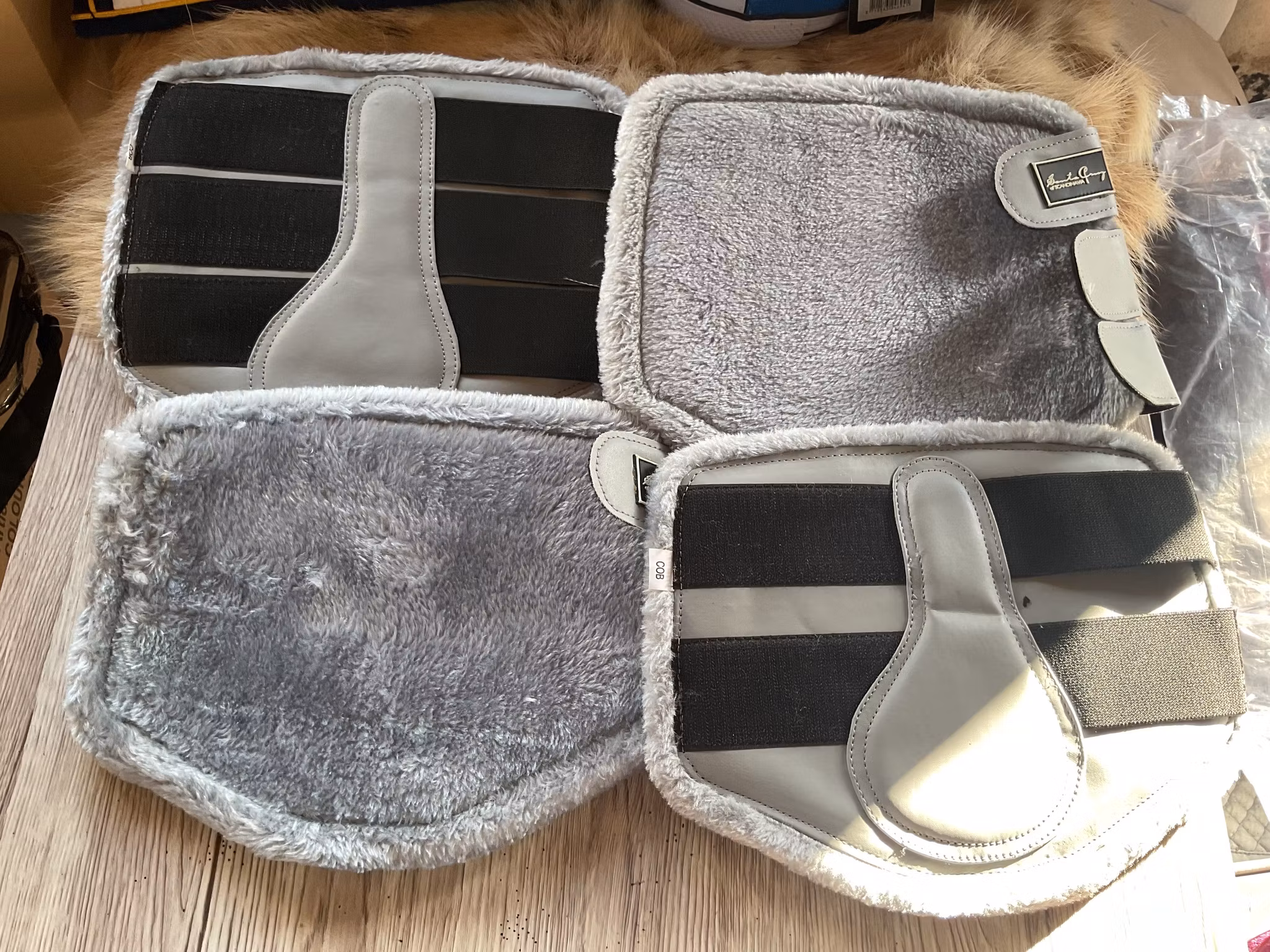 Santa cruz benskydd med ludd,4-pack,gråa cob
