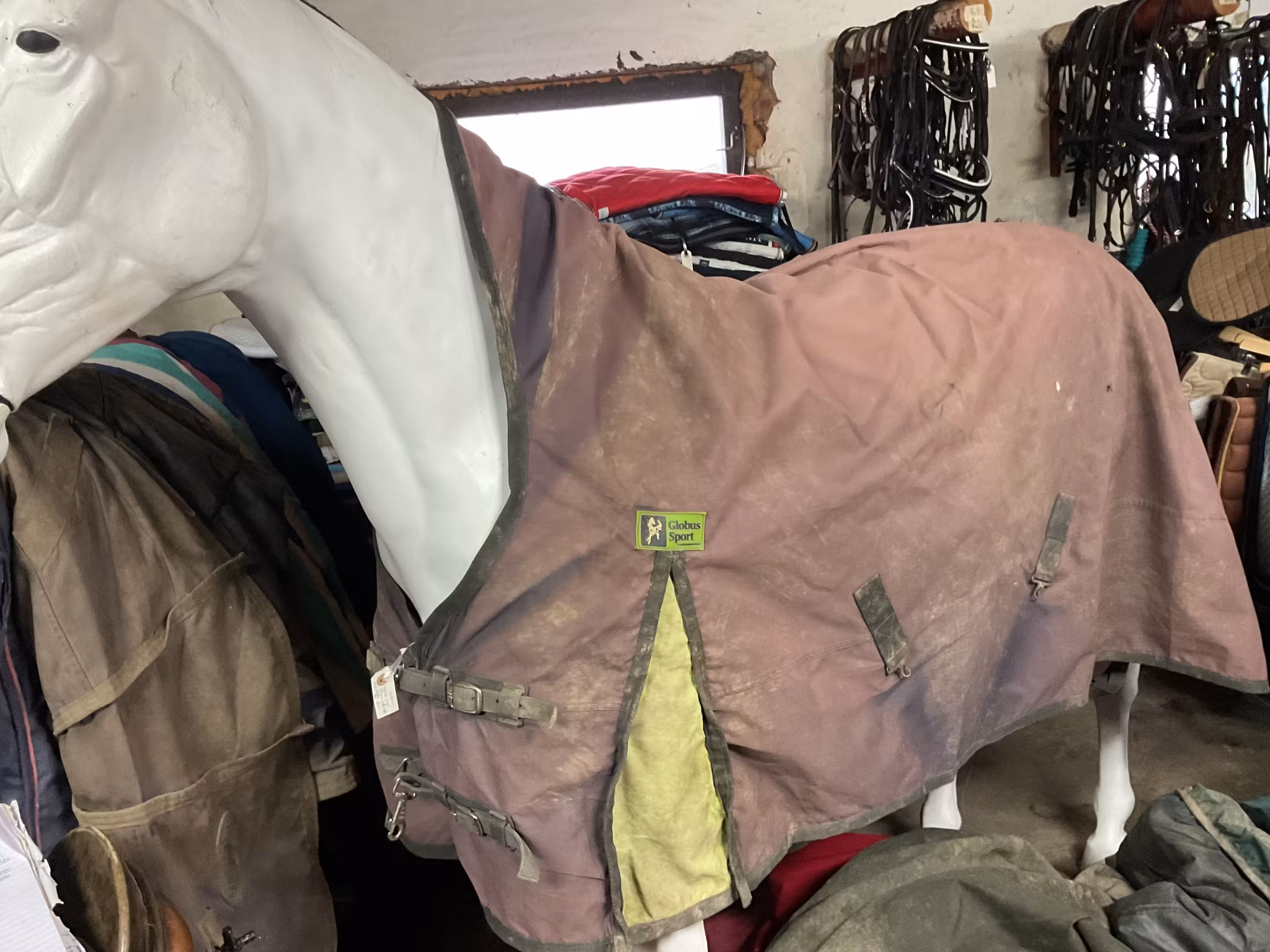 Globus täcke,0 gr,145 cm, halvhals,otvättat,ett hål