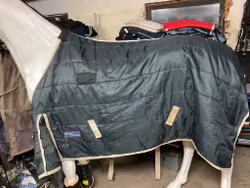 Horse and rider stalltäcke,145 cm, 100 gr,ett hål