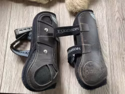 Eskadron benskydd,bruna,f