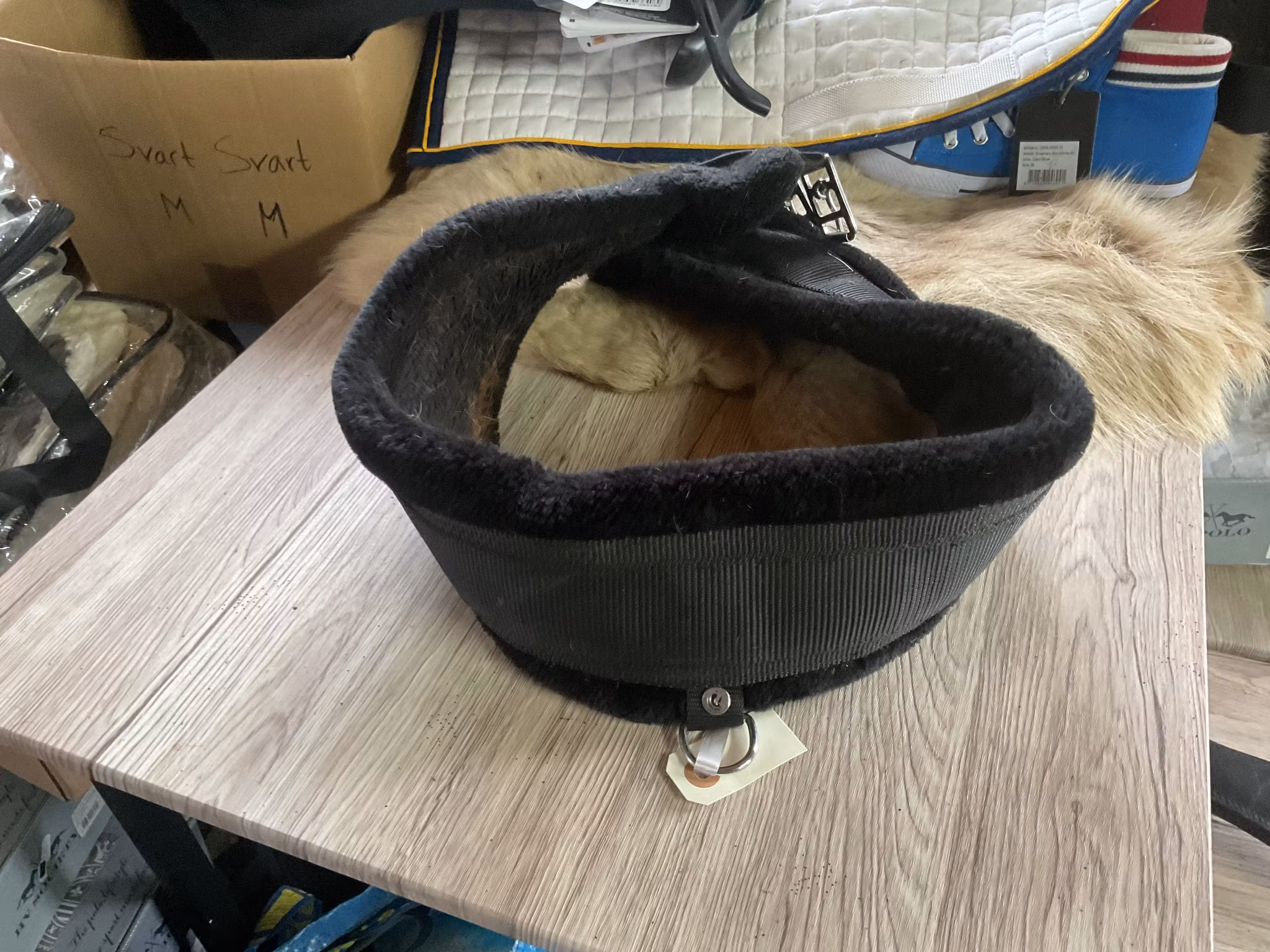 Fairfield sadelgjord svart med ludd,130 cm