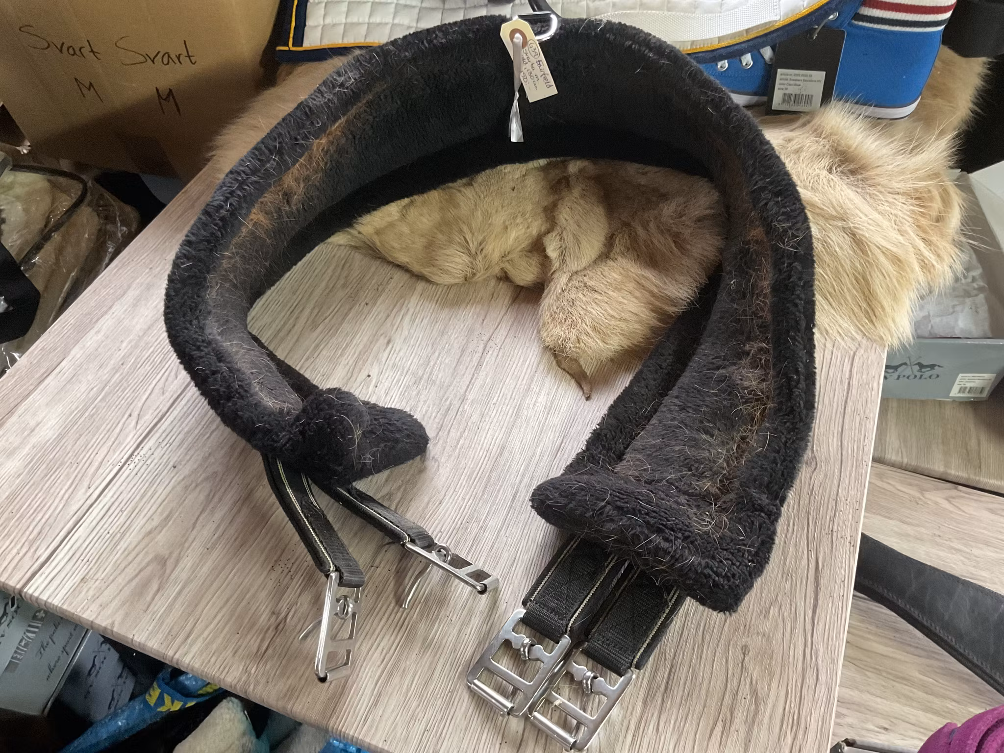 Fairfield sadelgjord svart med ludd,130 cm