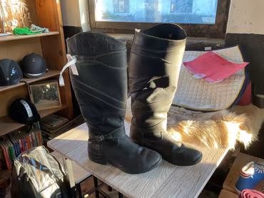 Läderstövlar,bruna,lätt fodrade,stl 39, höjd 42,vad 39