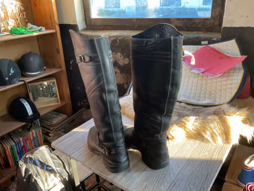 Läderstövlar,bruna,lätt fodrade,stl 39, höjd 42,vad 39
