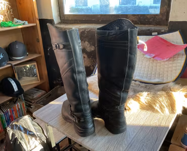 Läderstövlar,bruna,lätt fodrade,stl 39, höjd 42,vad 39