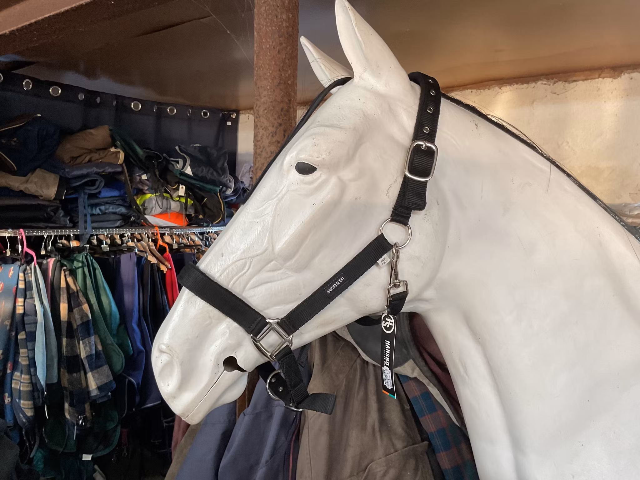 Hansbo grimma,svart,f,ny