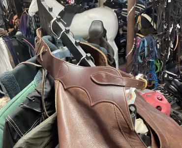 Chaps,bruna,läder,blixtlåsen är 80 cm