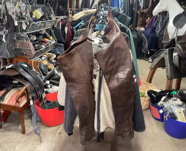 Chaps,bruna,läder,blixtlåsen är 80 cm