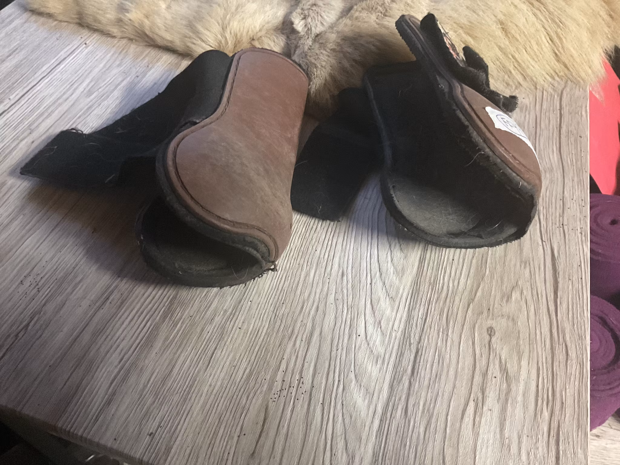 Eskadron benskydd,bruna,p