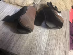 Eskadron benskydd,bruna,p