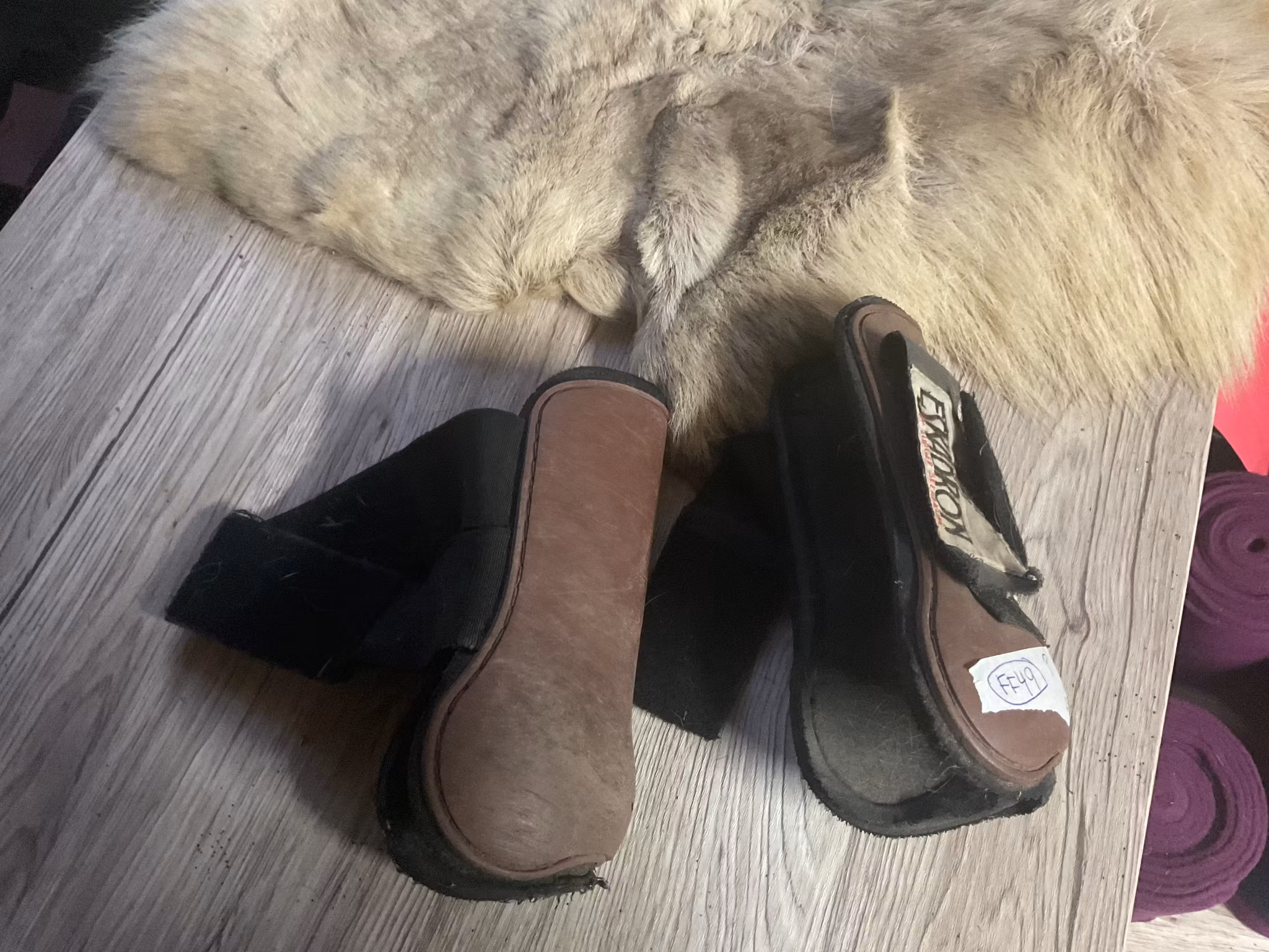 Eskadron benskydd,bruna,p