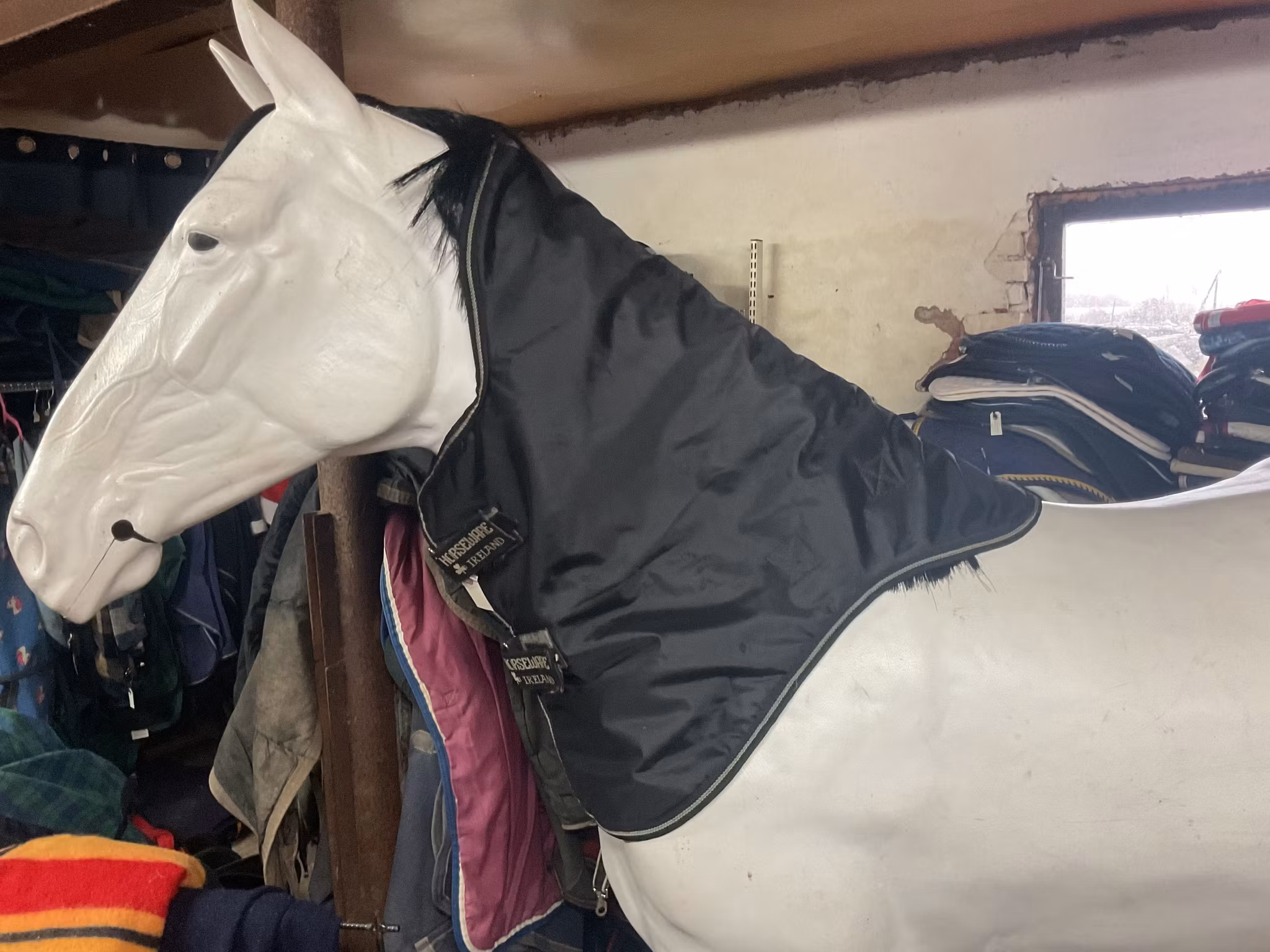 Horseware halstäcke,svart,130 cm, 150 gr,fattas ett knäppe