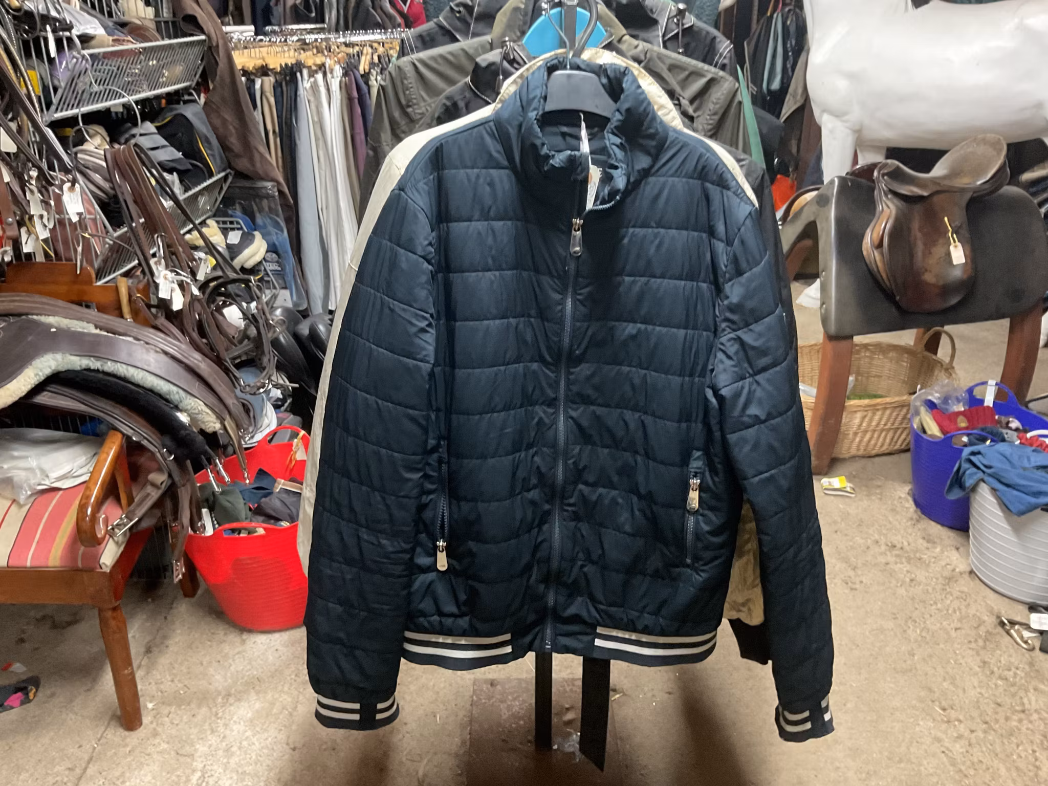 Equiline jacka,blå,m,ett hål