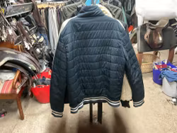 Equiline jacka,blå,m,ett hål