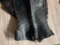 D`yon shortchaps,svarta,s,vita fläckar på ena