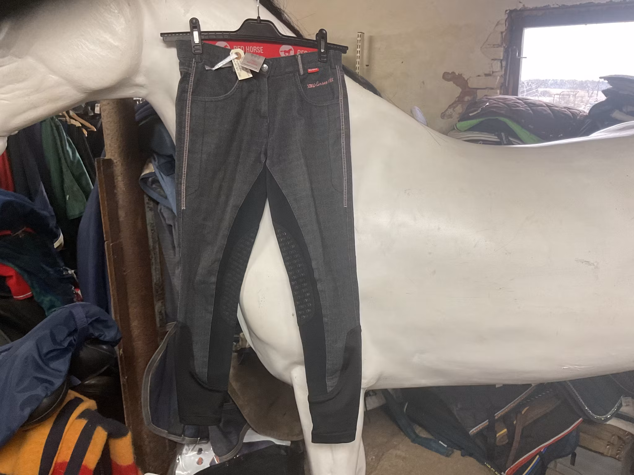 Red horse ridbyxor,knäskodda,blåsvarta,stl 164