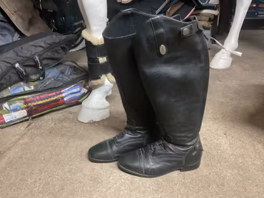 CRW ridstövlar,svarta,stl 37