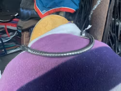 Fairfield pannband,svart med silvriga klinkers,39 cm