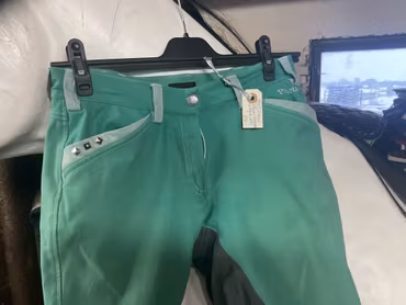 Pikeur helskodda ridbyxor,mintgrön, stl 84