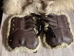 Jumpers horse line,benskydd,bruna med fluff,f