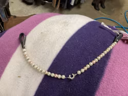 Pannband svart med pärlor,38 cm