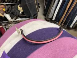 Pannband svart med rosa.38 cm