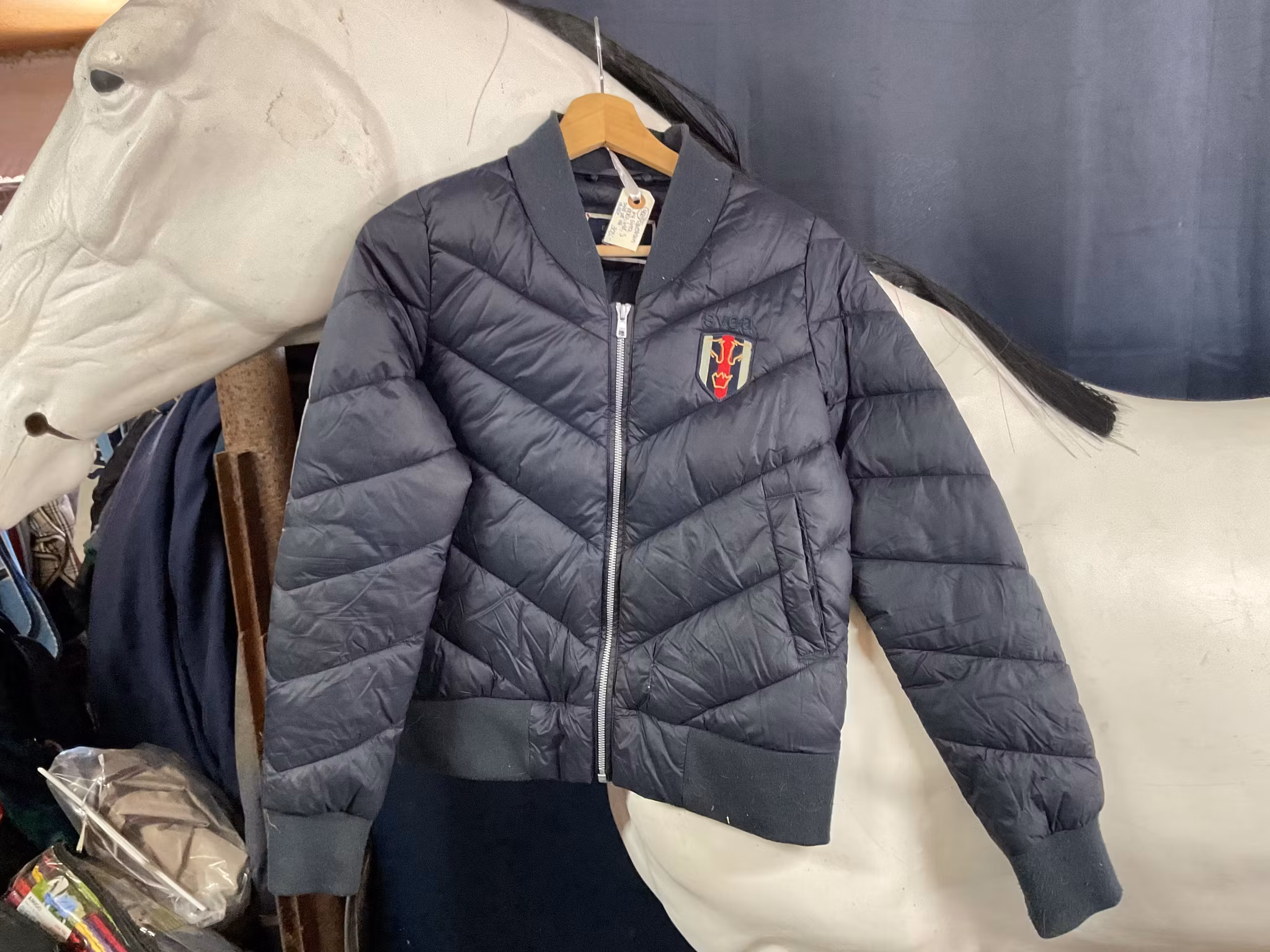 Equestrian by svea,jacka,blå,s,sydd på ett ställe