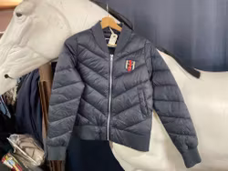 Equestrian by svea,jacka,blå,s,sydd på ett ställe