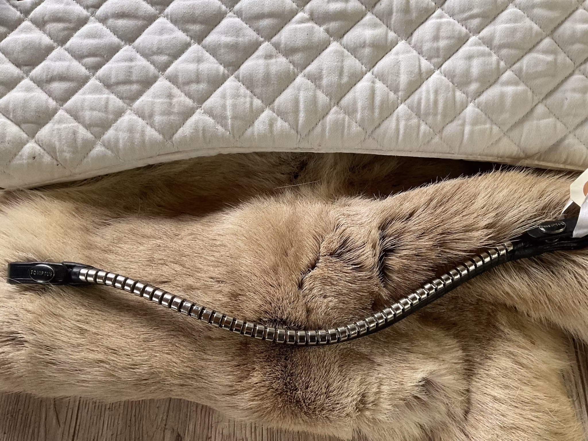 Eqviptus pannband,svart med silvrig klinkers,snabbknäppe,40 cm,nytt