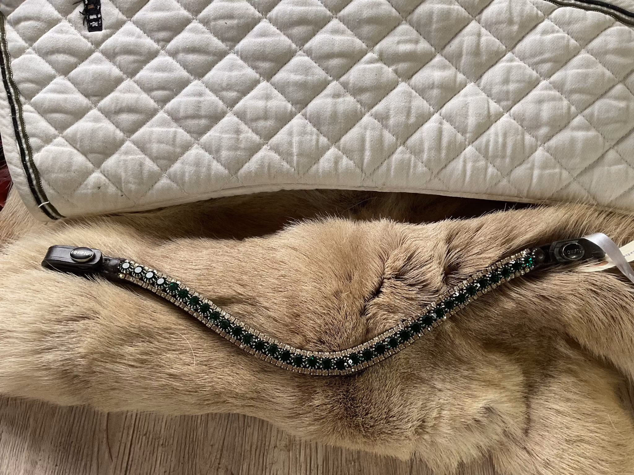 Eqviptus pannband,brunt med grönt bling,snabbknäppe,37 cm,nytt