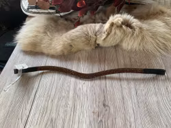 Pannband svart med bruna stenar,43 cm