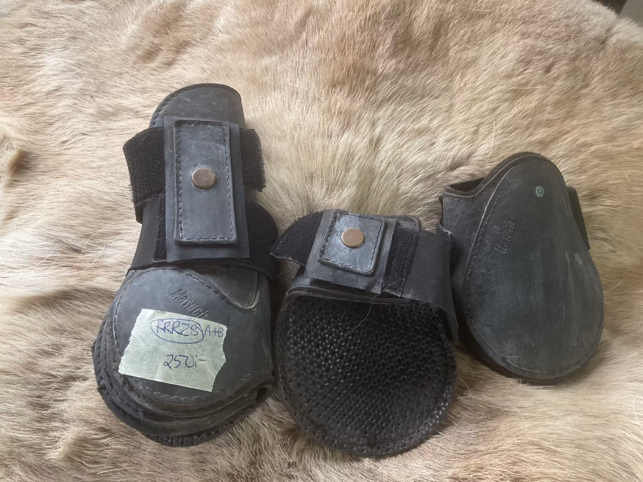 Masuch,Benskydd svarta fram plus bak,f