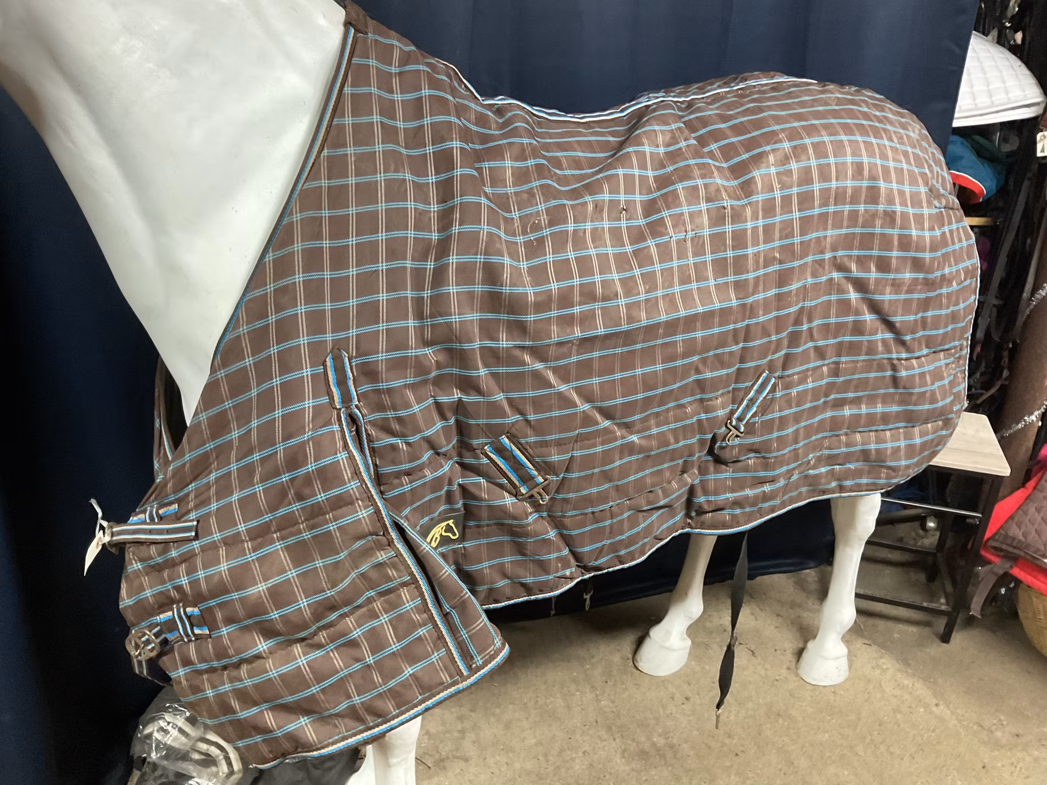 Stalltäcke,135 cm,150 gr,några småhål