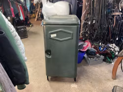 Sadelskåp,grönt,lås sönder,går ej att frakta