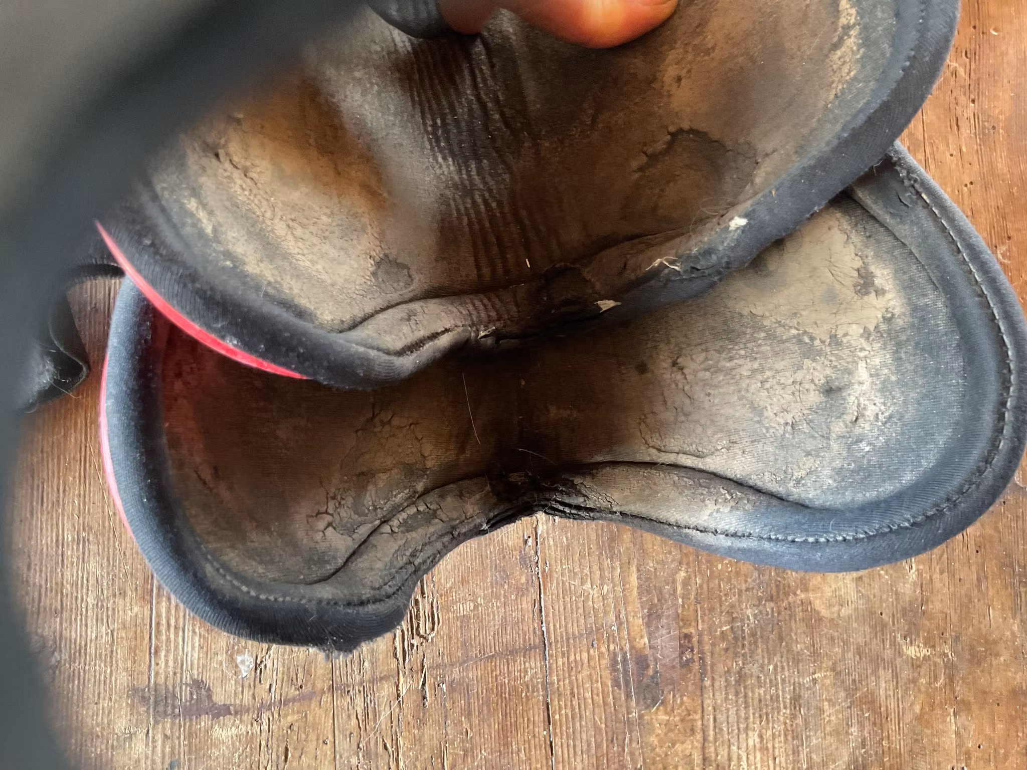 Benskydd haglunds,röda,f,slitna nertill