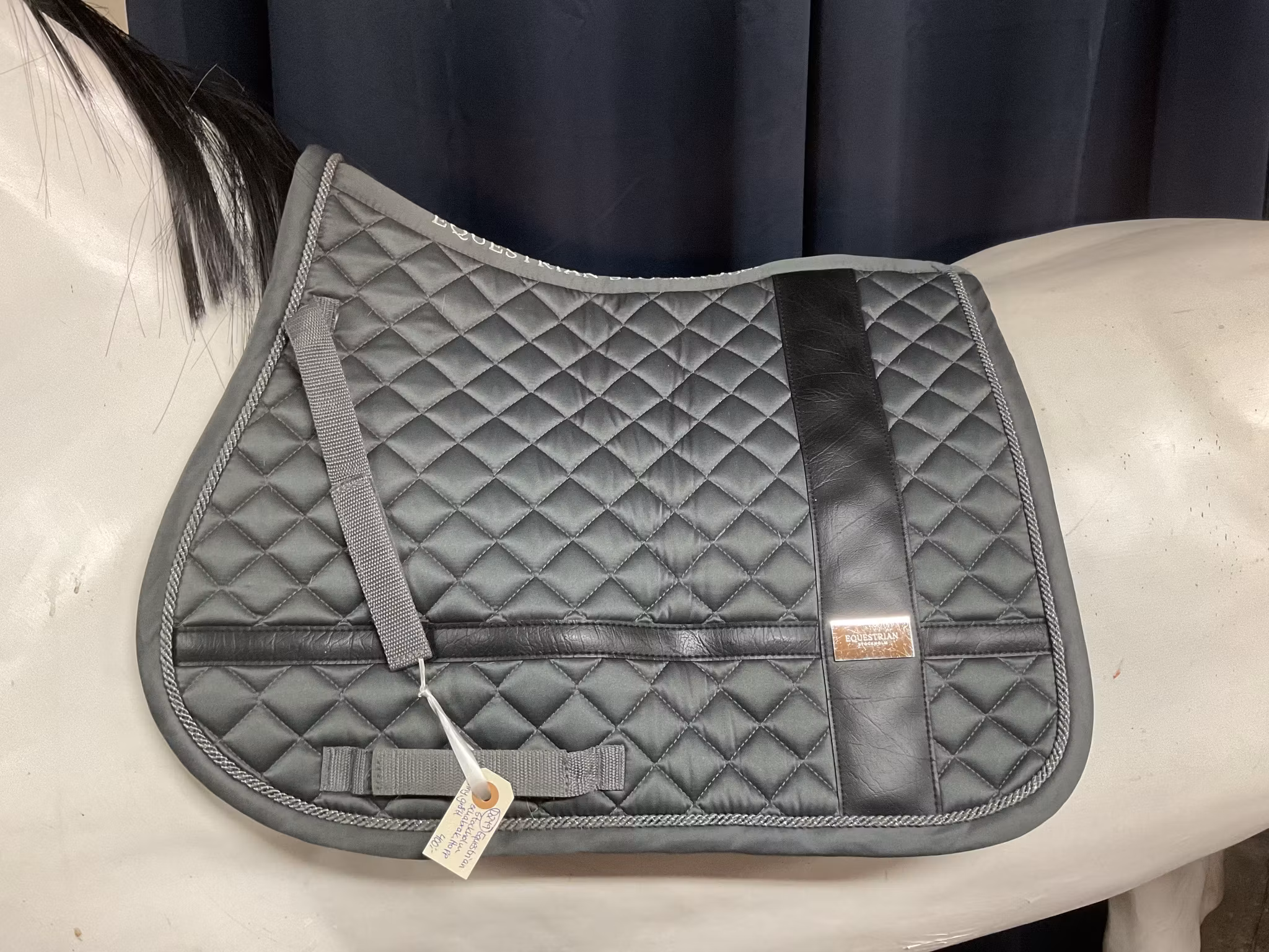 equestrian stockholm,schabrak,hopp,ponny,grått