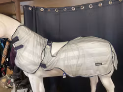 One horse flugskrittäcke,med avtagbar hals,125 cm,nytt