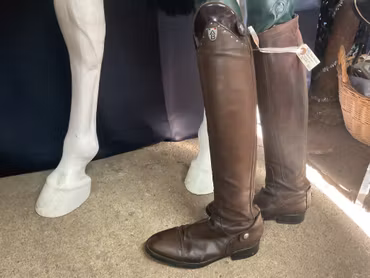 Akex boots ridstövlar,bruna med blixtlås,stl 39