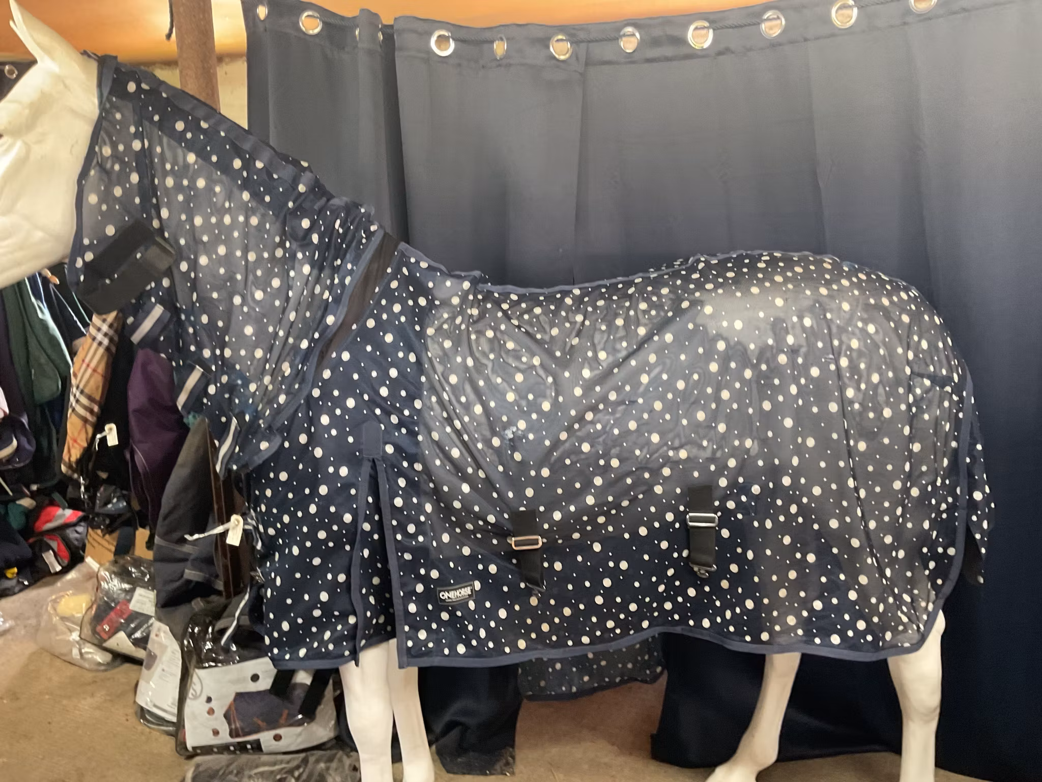 Onehorse flugtäcke med magplatta,några hål,135 cm