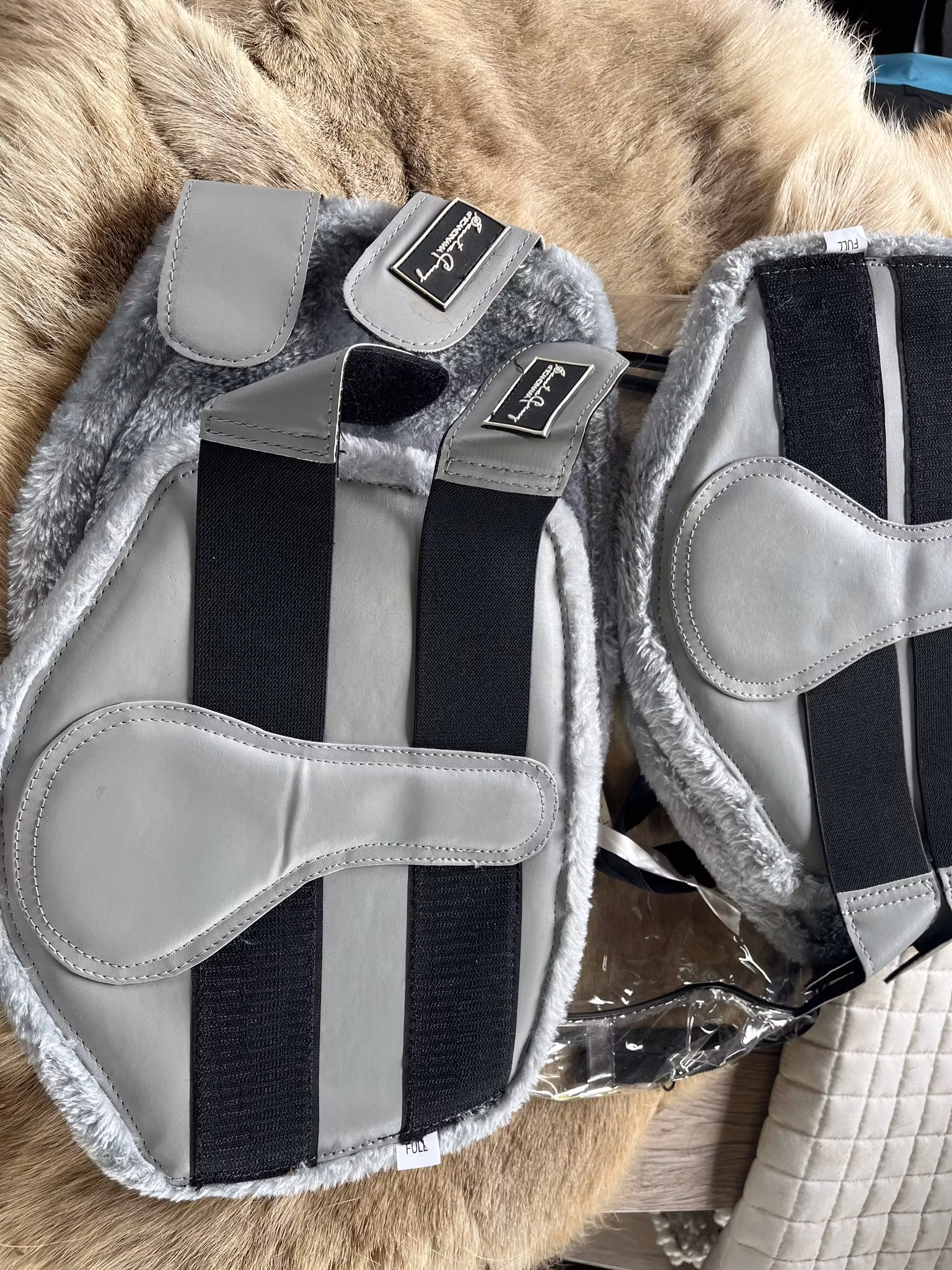 Santa cruz benskydd med ludd,4-pack,gråa,nya,f