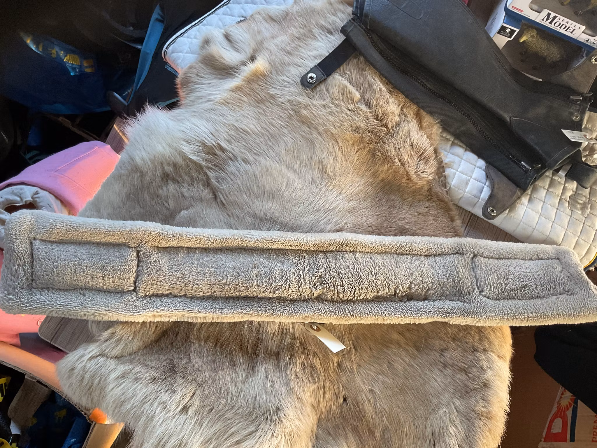 CH sadelgjord svart med ludd,70 cm
