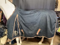Täcke 50 gr,135 cm,lagat,hål insidan